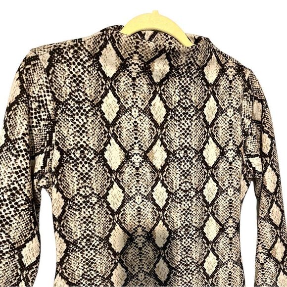 Snakeskin Print Bodycon Woman's Dress With Mock Neckline And Knee Length
Hem M - Picture 7 of 17